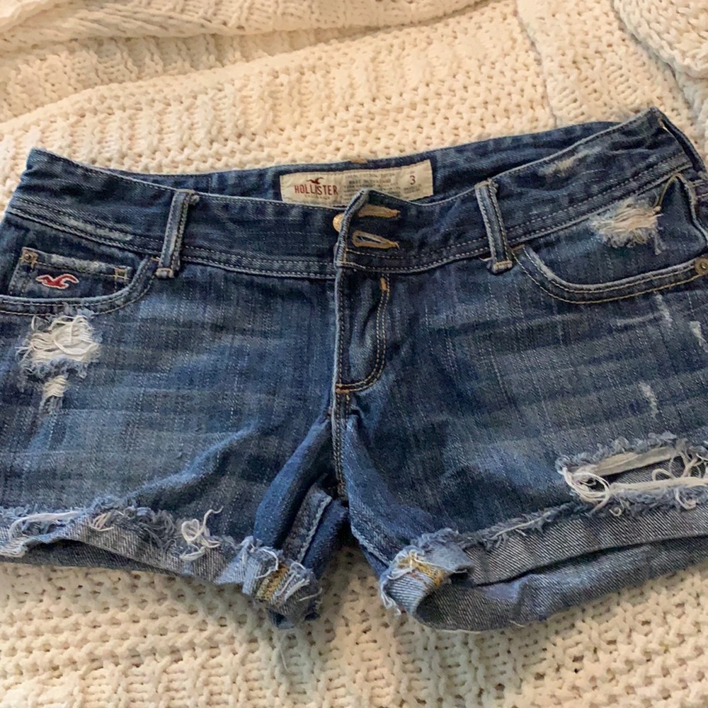 ☀️BOGO 1/2 off sale Hollister size 3 jean shorts